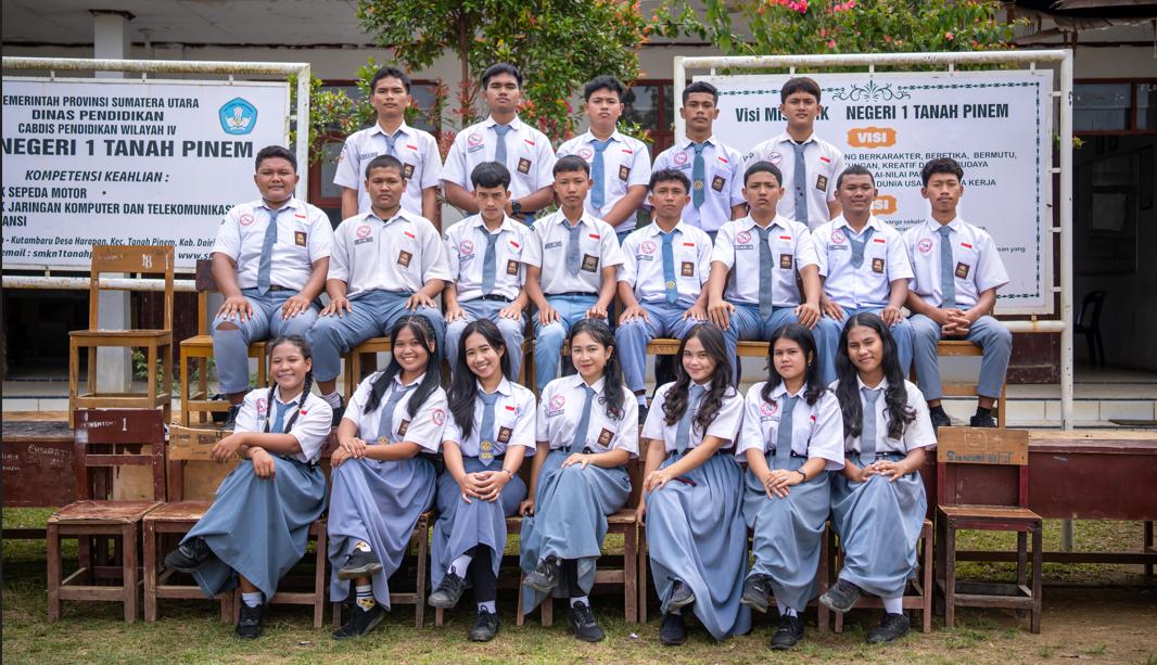 Perpisahan Kelas XII SMK Negeri 1 Tanah Pinem Berlangsung Haru dan Meriah